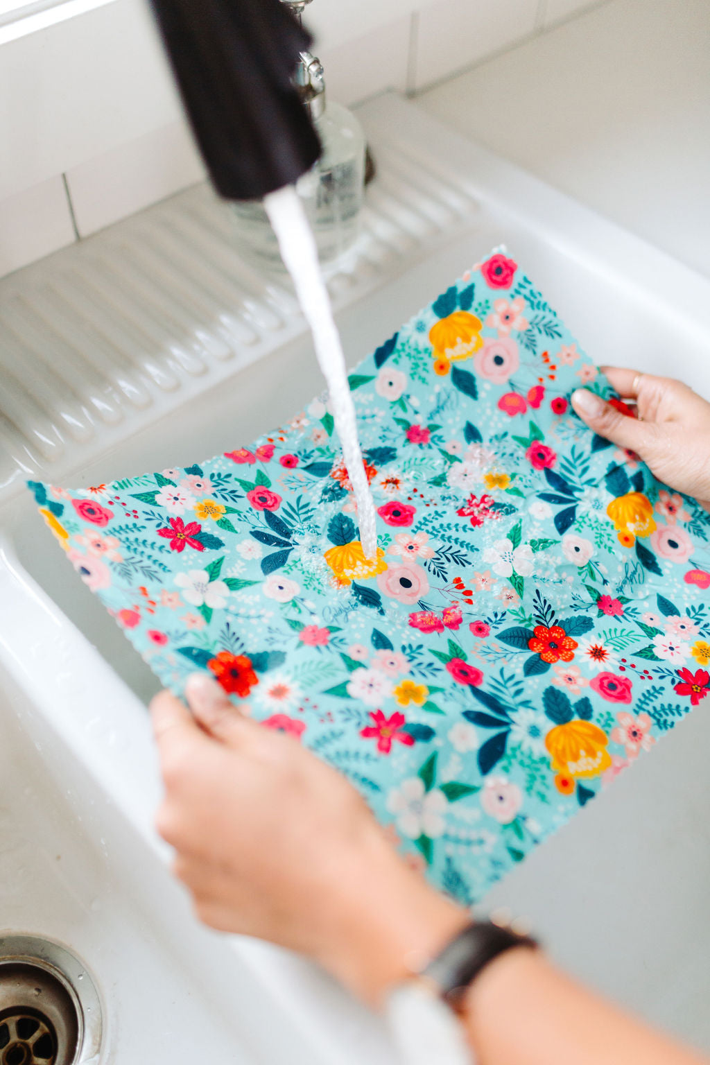Is Using Soap & Cold Water Effective for Cleaning Your Beeswax Wraps?