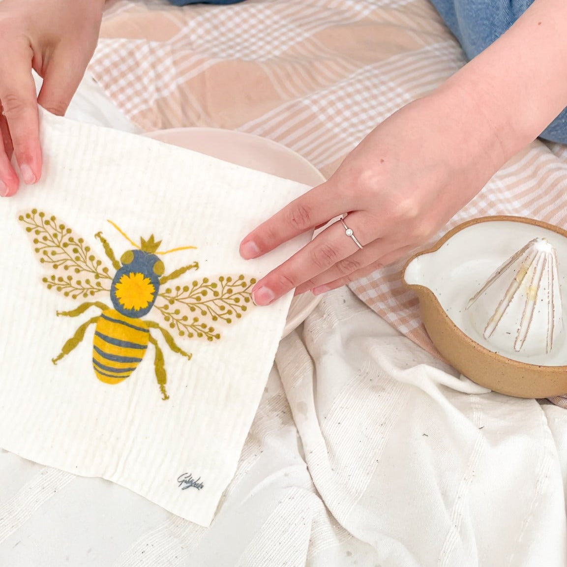Swedish Dishcloth: Queen Bee