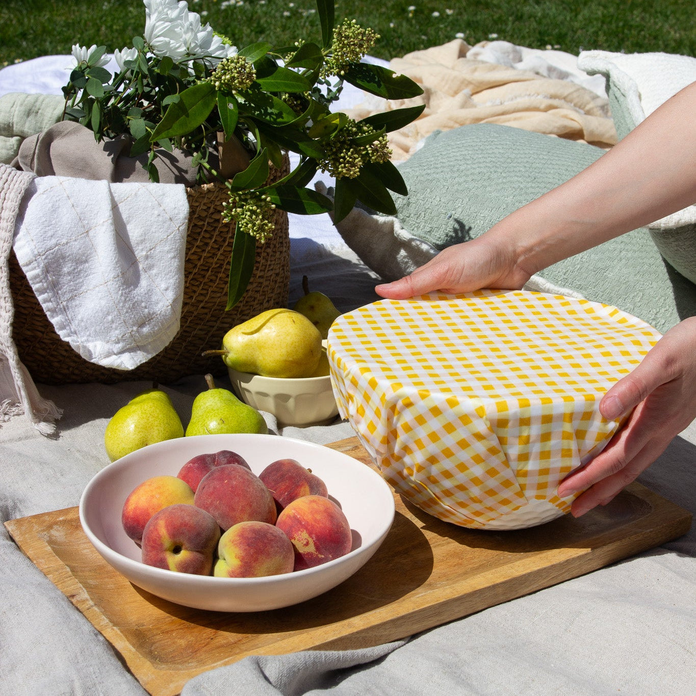 Bees & Blooms Bundle: Extra Large, Set of 3 Beeswax Food Wraps + Dishcloth
